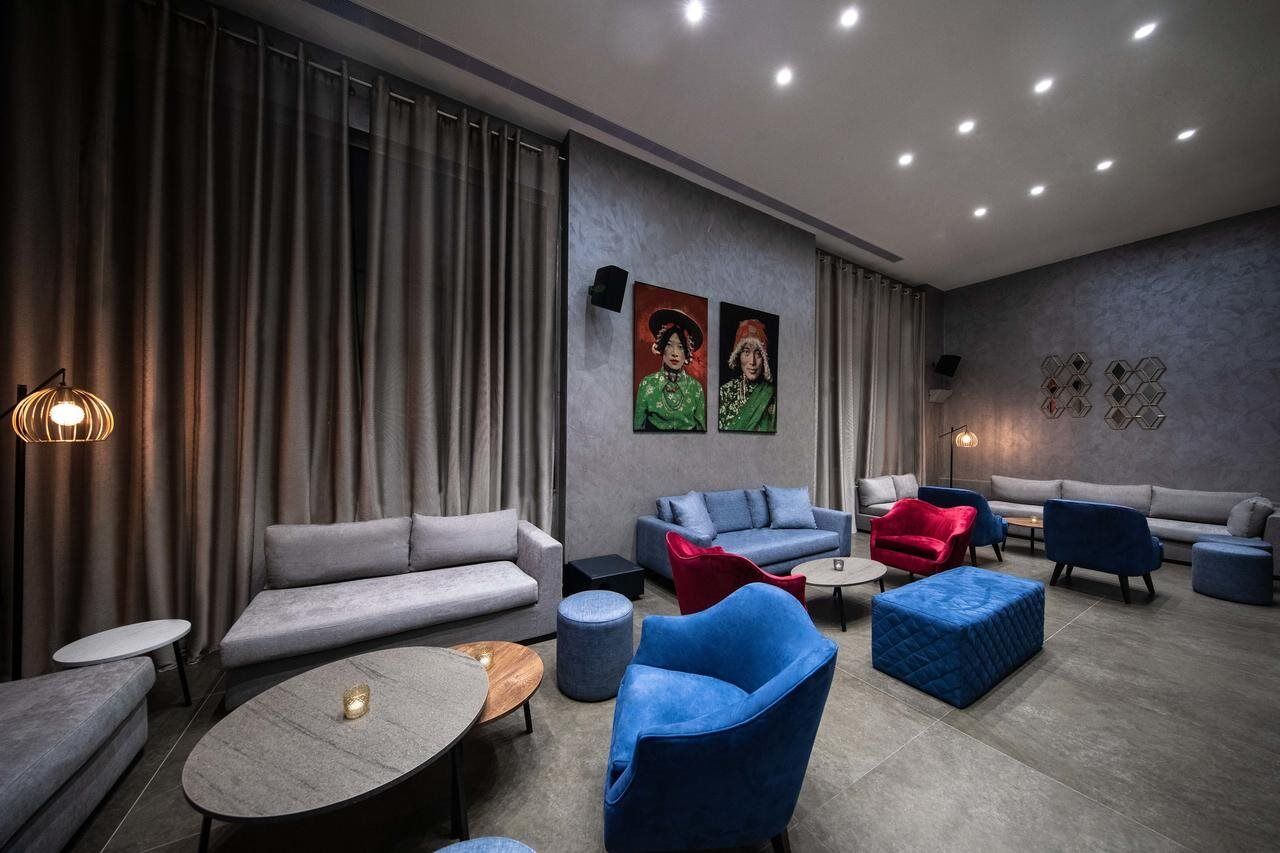 Oaks Hotel